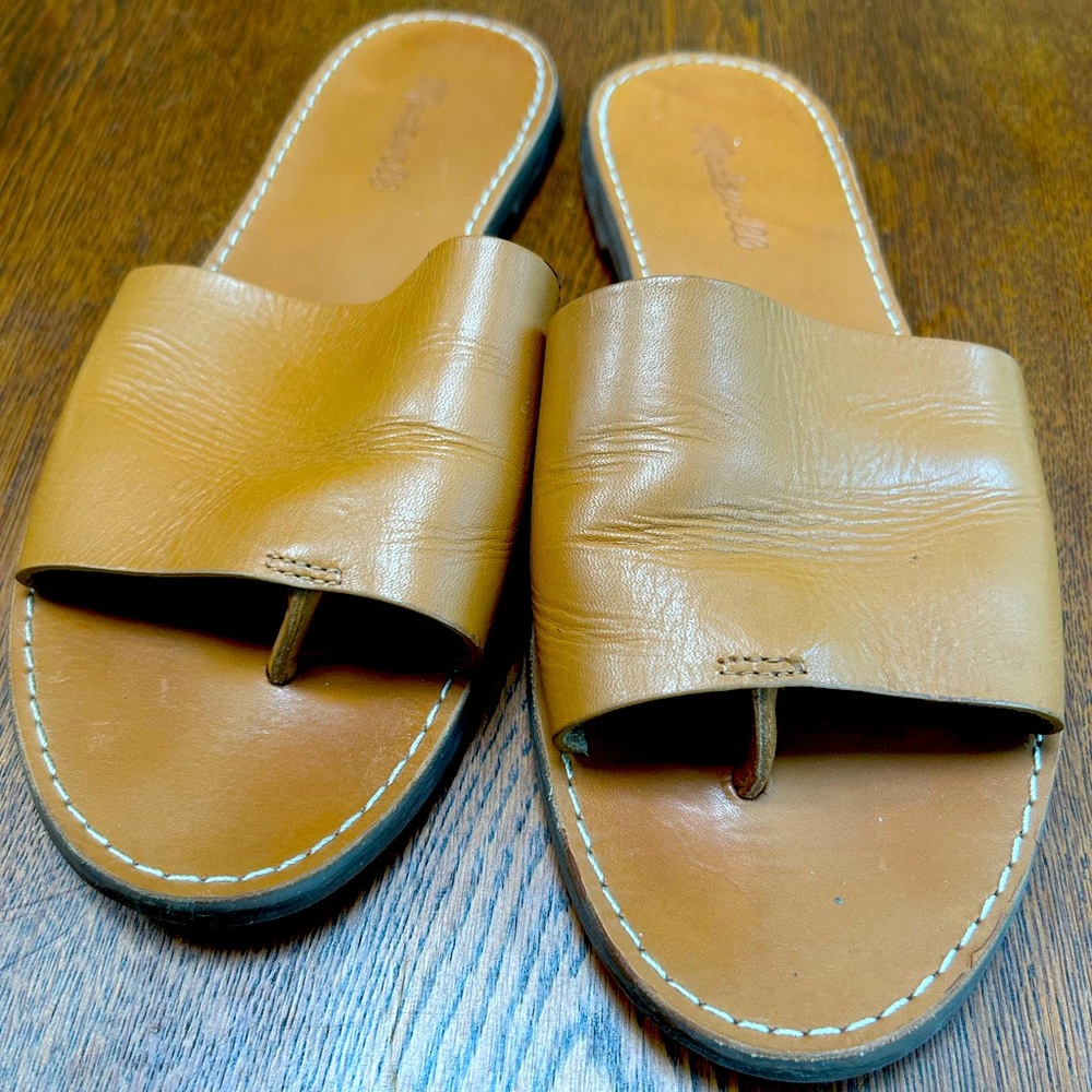 Madewell all-leather upper. The Boardwalk Post Slide sandal. Thong style. Size 9